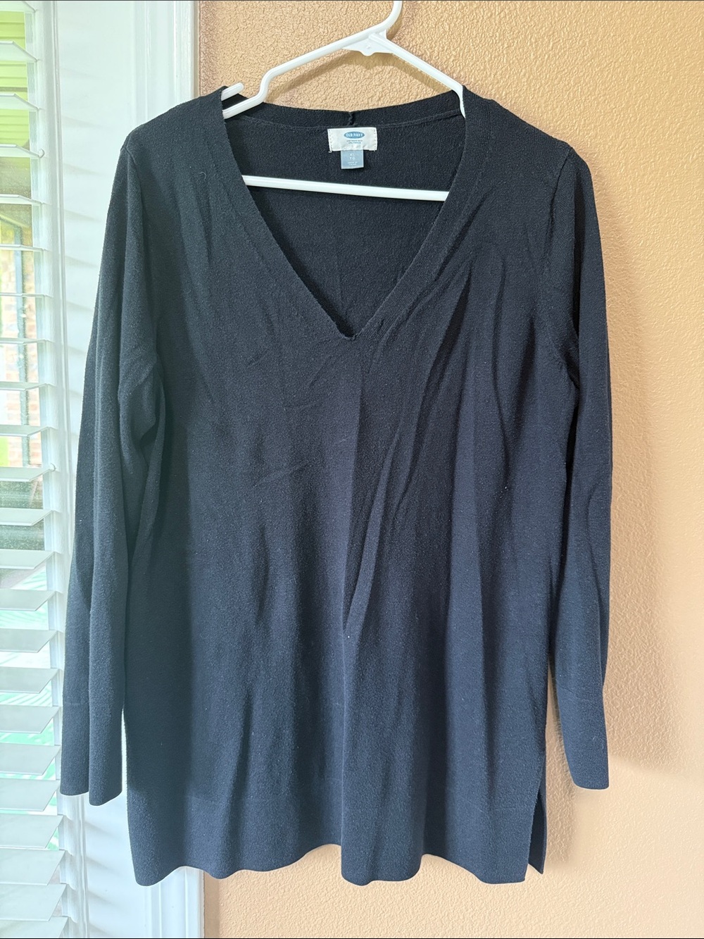 🥳 7/$10!! Women's Black V-Neck Long Sleeve Sweater